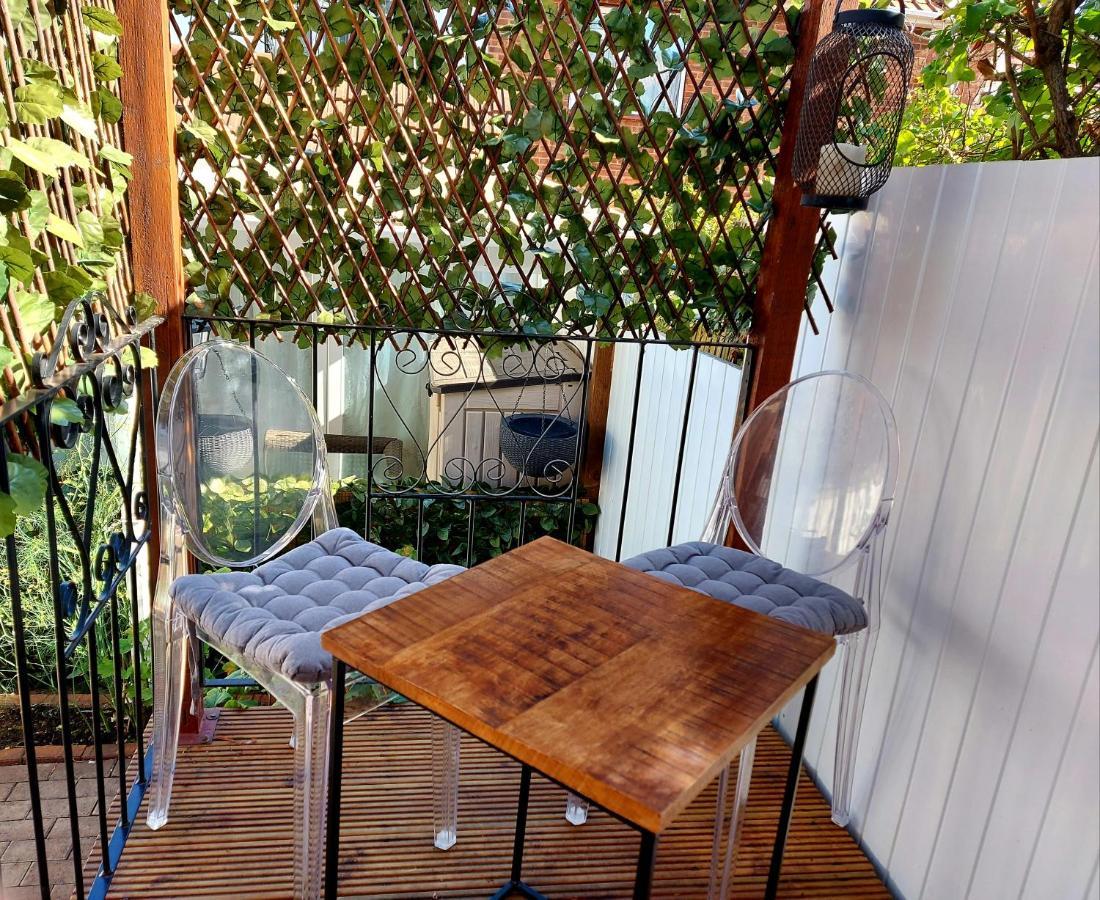 Pretty Studio With A Private Terrace London Exteriör bild